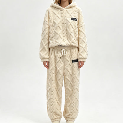 💥 HALVA PRISET — REA! 🍂 3D-präglat geometriskt mjukt loungewear-set – värmande 3D-lock, molnliknande passform ☁️ Varmt och lyxigt för hemmet, fritiden och dejter 🏠 Håll dig mysig hela vintern 🔥